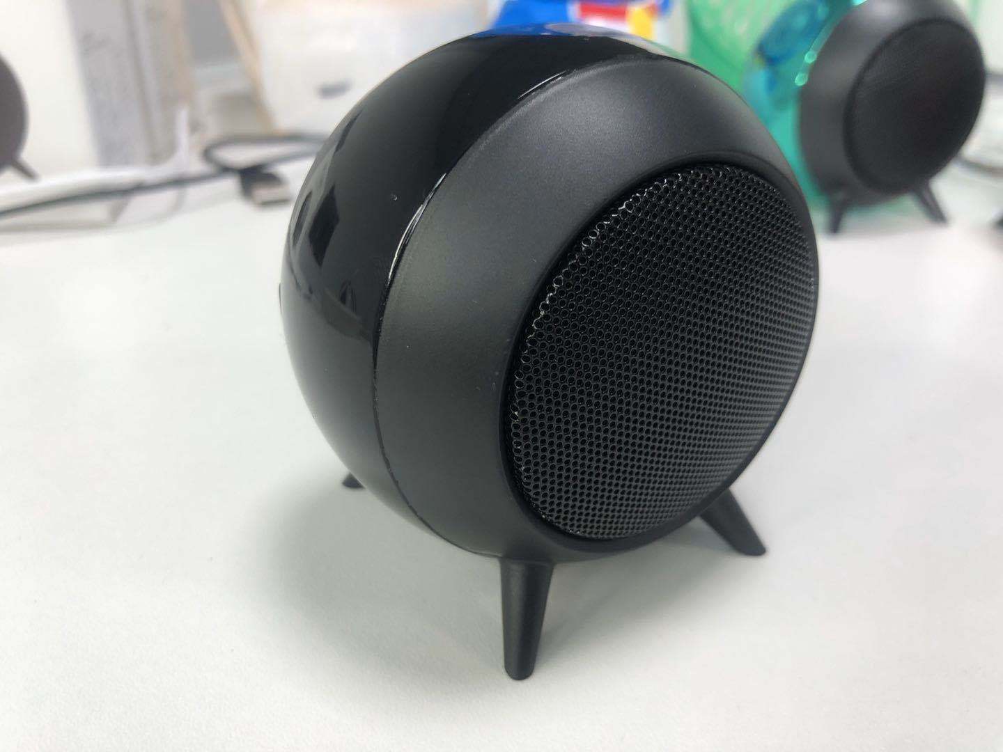 Kabelloser Bluetooth-Subwoofer von Mein Shop mit hohem Lautstärkepegel und kraftvollem Sound.