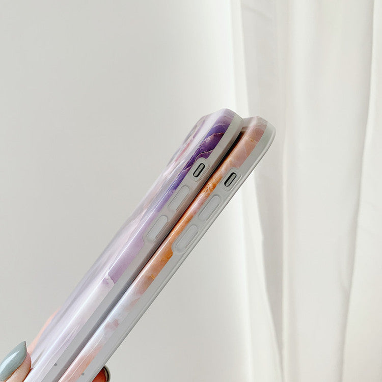 Weiche, vollflächige Handyhülle mit Marmor-Design, schützt das Smartphone vor Stößen und Kratzern, im kreativen Stil.
