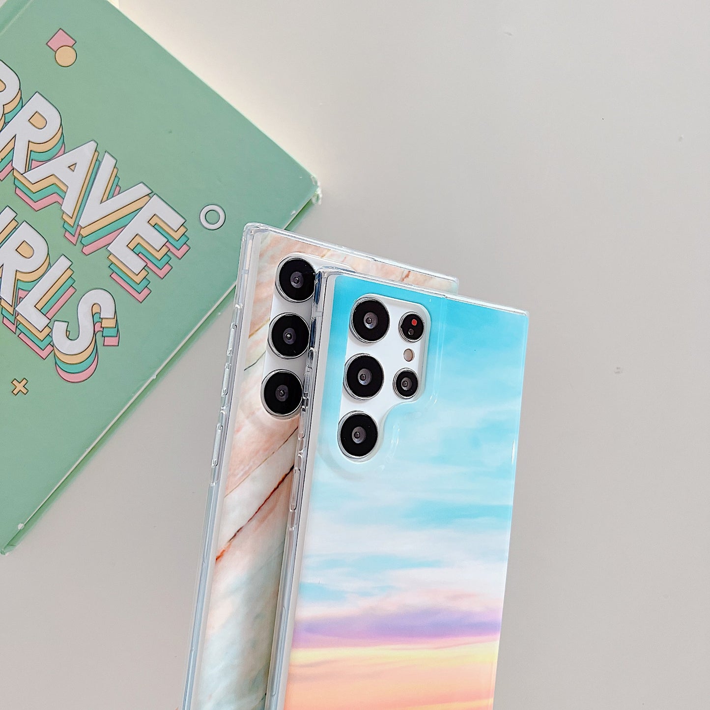 Marmor Muster Schutz Handyhülle von Mein Shop, elastisch und stoßfest, zeigt das elegante Design auf der Rückseite.